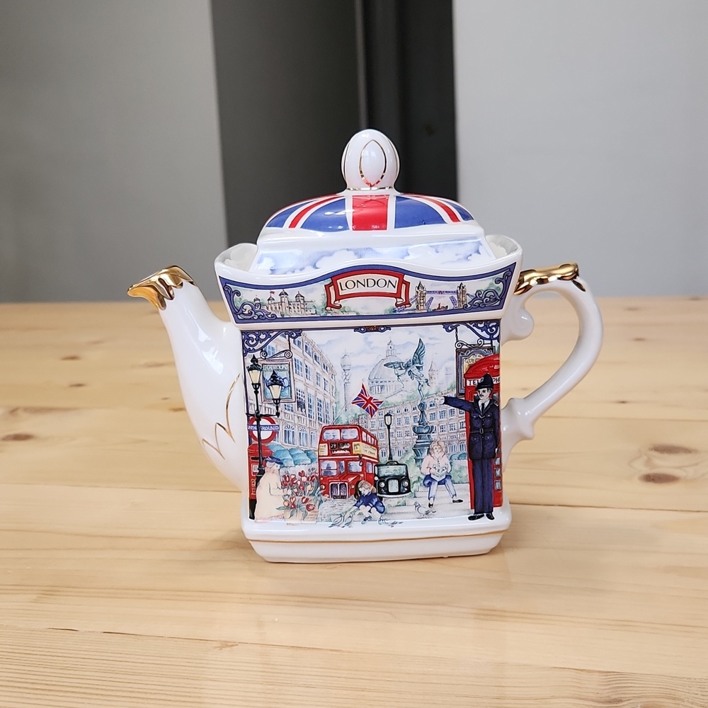 JAMES SADLER Piccadilly Teapot London Heritage Ceramic 2-Cup EUC